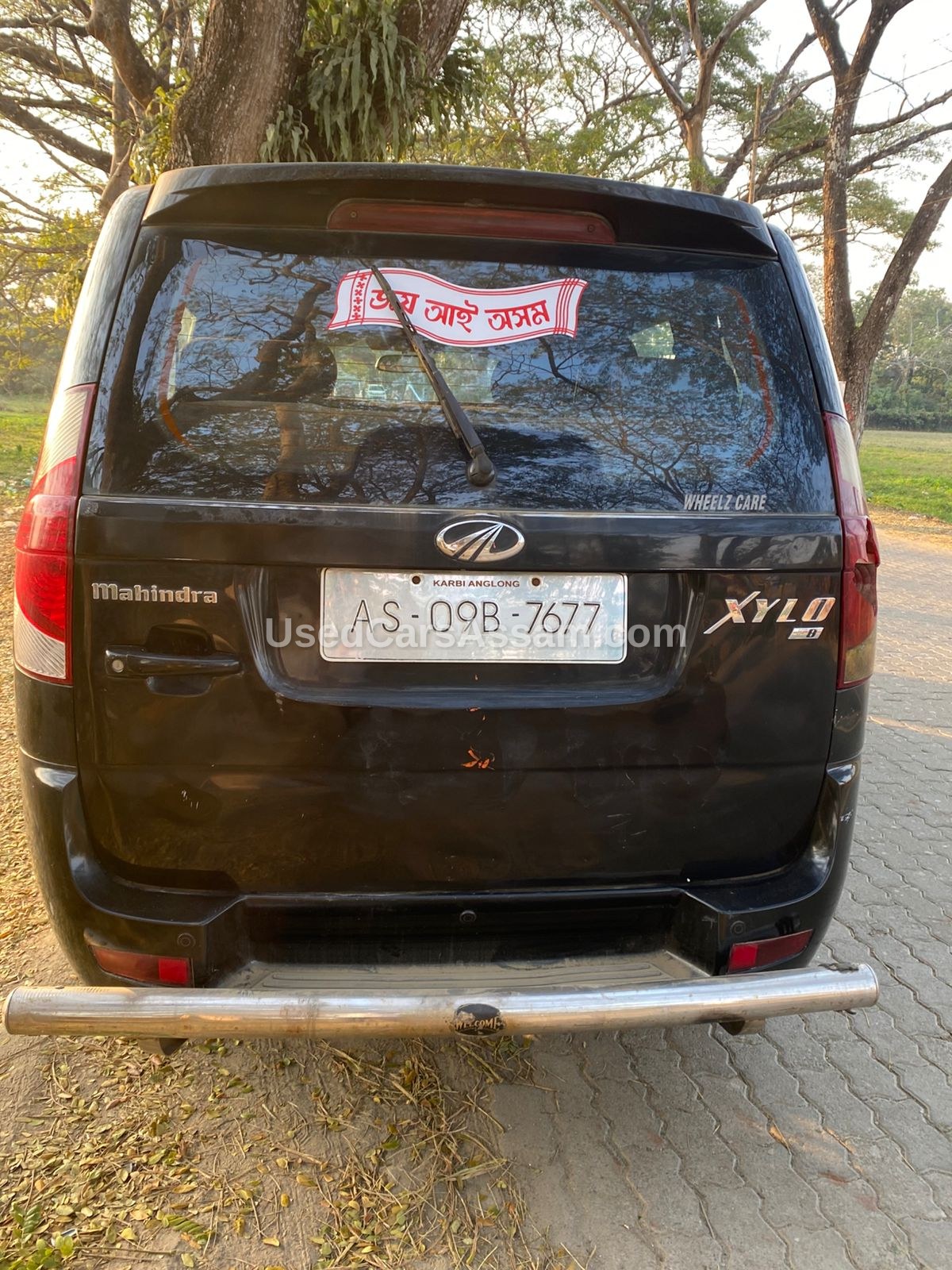 2012 Mahindra Xylo E8 — photo